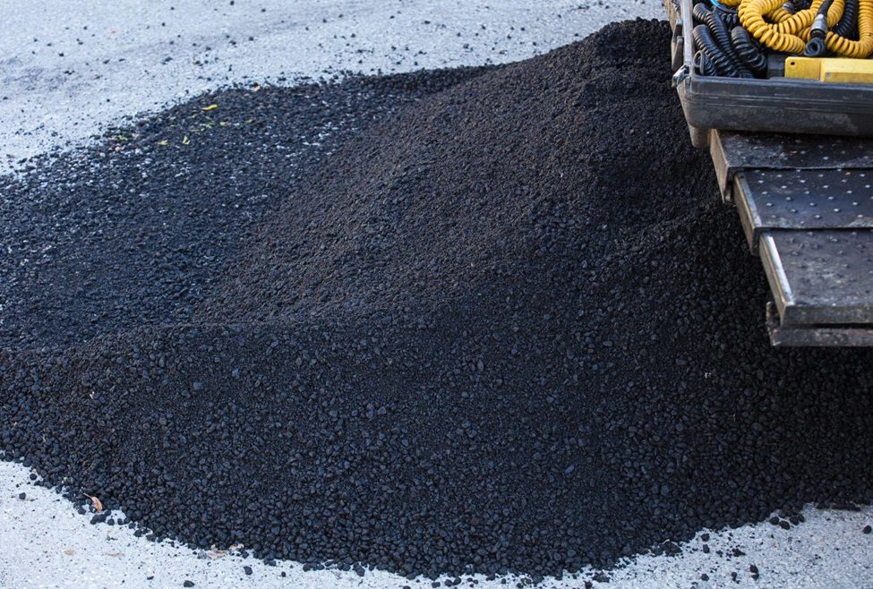 Процесс транспортировки и укладки асфальтобетонных смесей